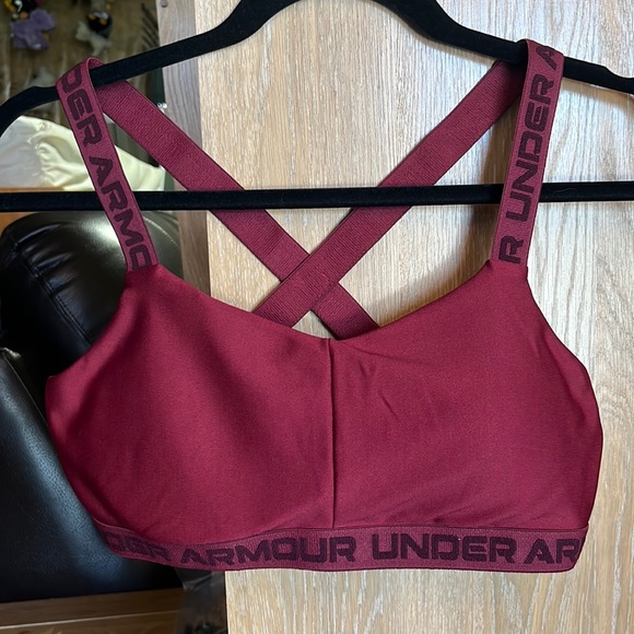 never worn burgundy under armour sports bra - Picture 1 of 3